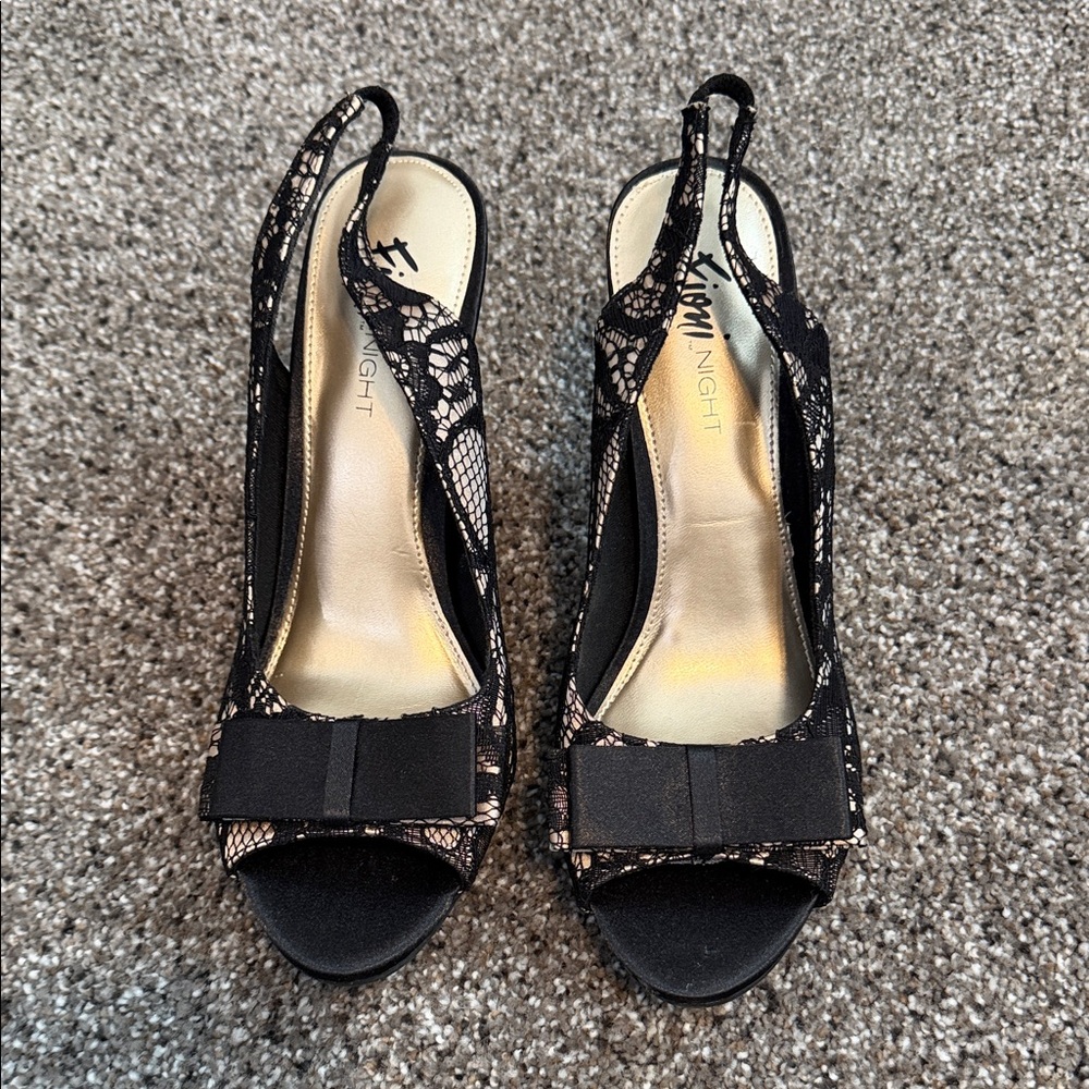 FIONI Black and Cream Lace Heels